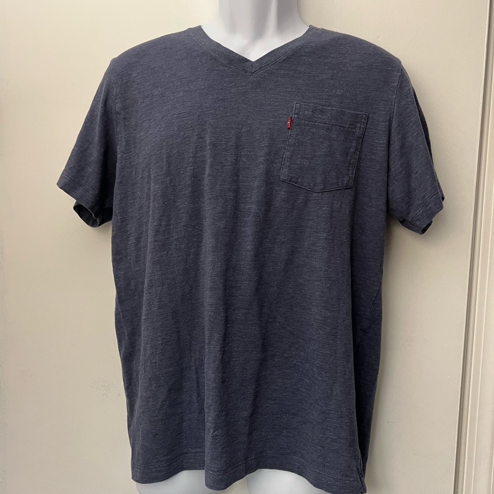 Levi’s Basic Tee Size Large‎